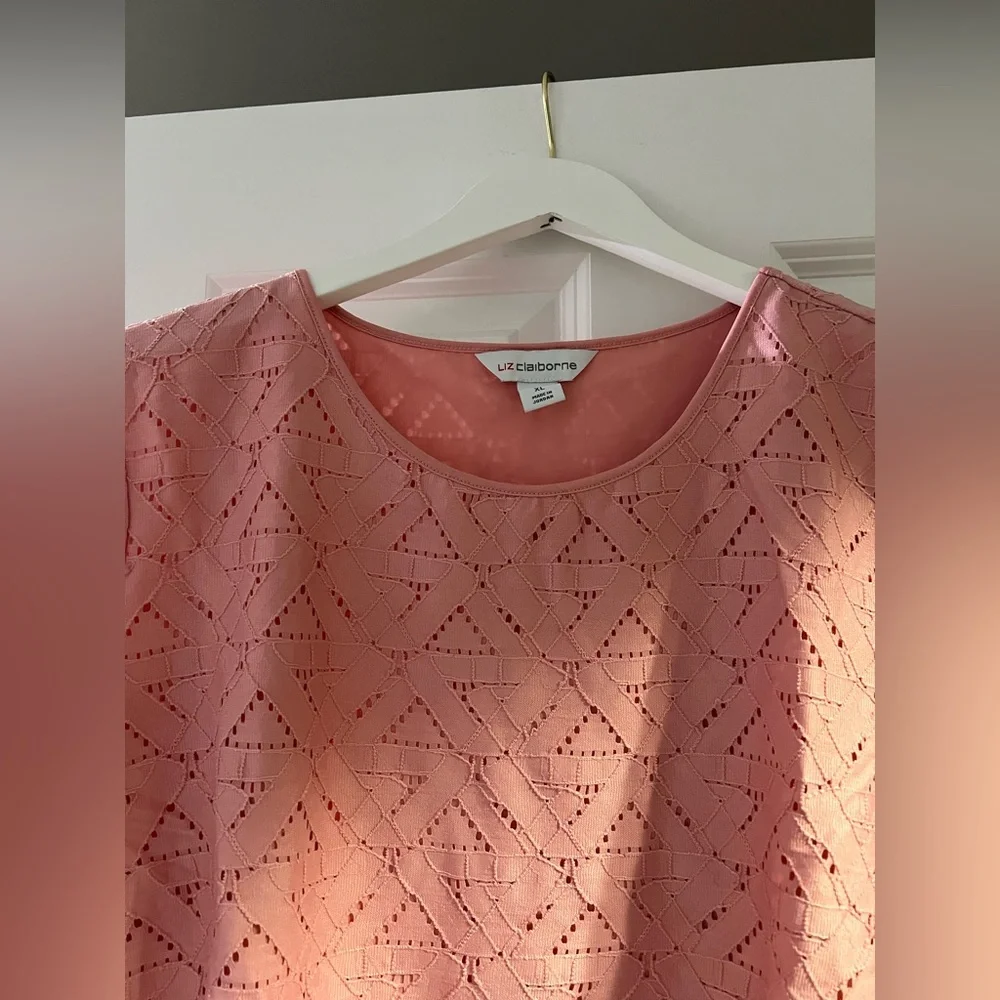 Lightly Worn, women’s XL Liz Claiborne Pink Short Sleeve Boxy Blouse - Picture 4 of 7